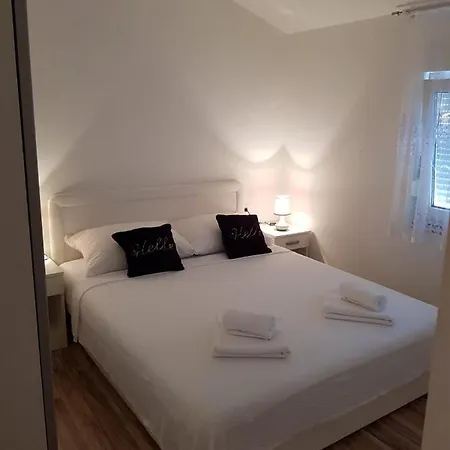 Andrea Apartment *